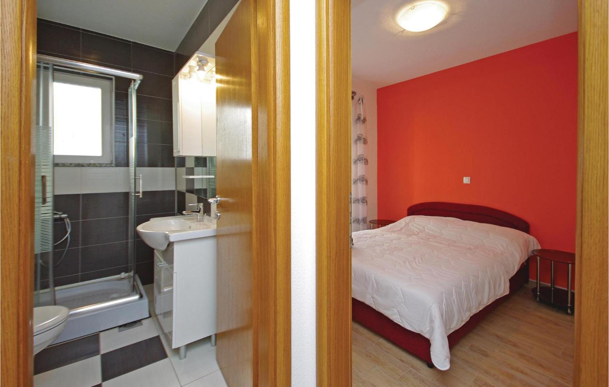 Gorgeous Apartment In Makarska With Wifi ภายนอก รูปภาพ
